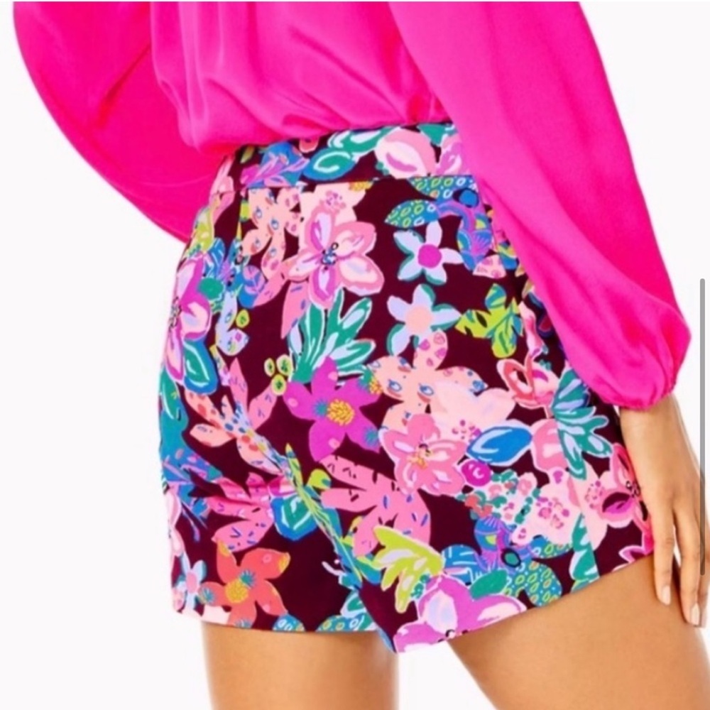 Lilly Pulitzer Arabeth Stretch Short NWT
Cherry Ganache Bohemian Garden Size 12 - Picture 3 of 12